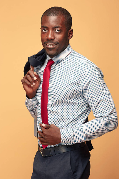 cheerful african businessman looking at the camera - Fotografie, Obrázek