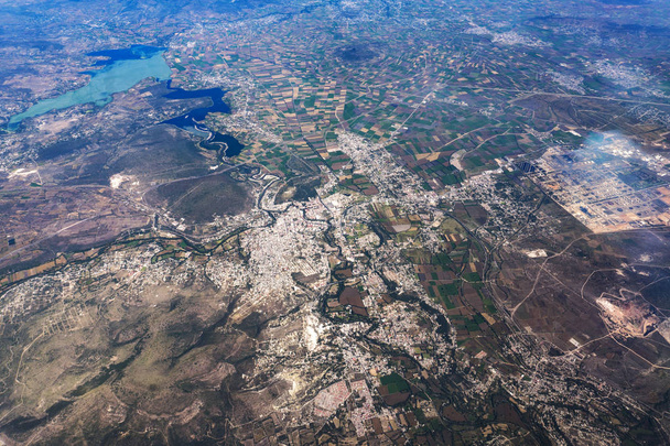 lago texcoco cerca de ciudad mexicana vista aérea paisaje urbano panorama
 - Foto, Imagen