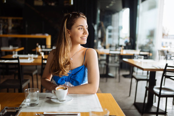 Beautiful woman enjoying her coffee - Foto, immagini