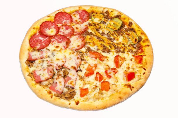     Pizza, hoofdgerecht restaurant menu, rundvlees, vlees, heerlijk eten, pizza levering - Foto, afbeelding