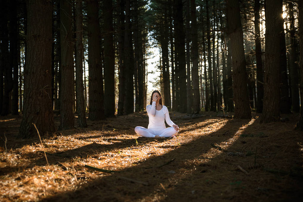 Girl doing yoga - Valokuva, kuva