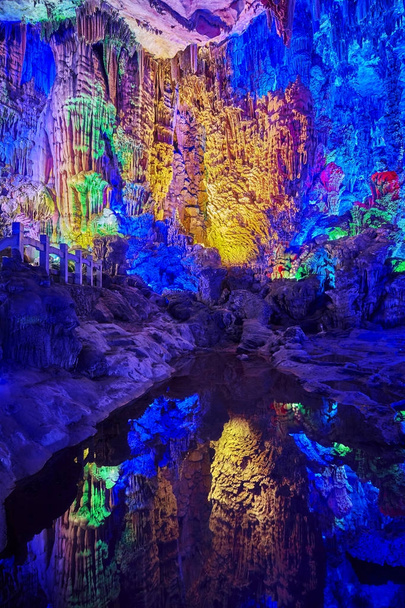 Σπήλαιο Reed φλάουτο σε Guilin, Κίνα. - Φωτογραφία, εικόνα