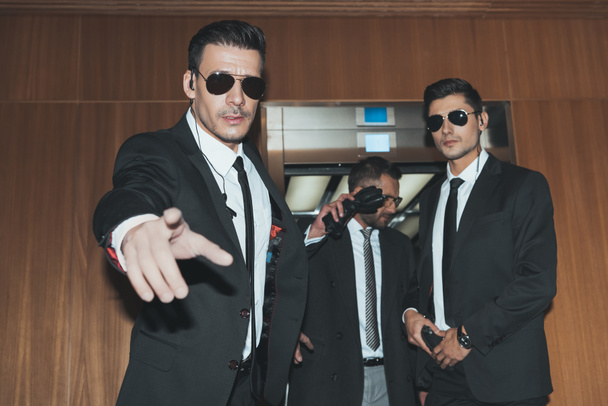 bodyguards stopping paparazzi when celebrity going out from elevator  - Fotografie, Obrázek