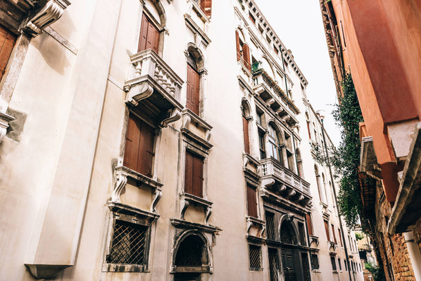 старые венецианские улицы Италии
 - Фото, изображение