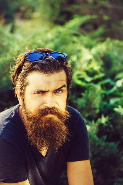 bearded serious man outdoor - Foto, Bild