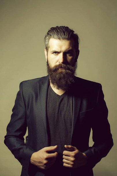 Bearded handsome man in jacket - Foto, afbeelding