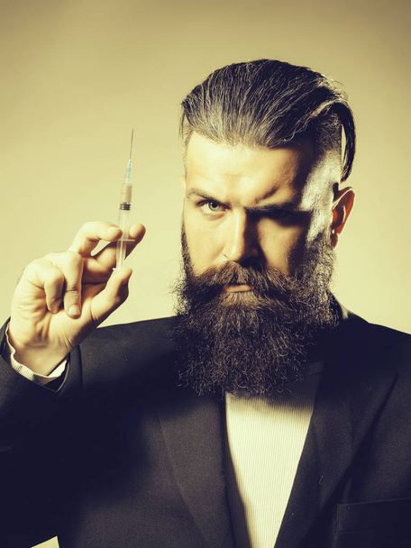 Bearded man with syringe - Fotografie, Obrázek