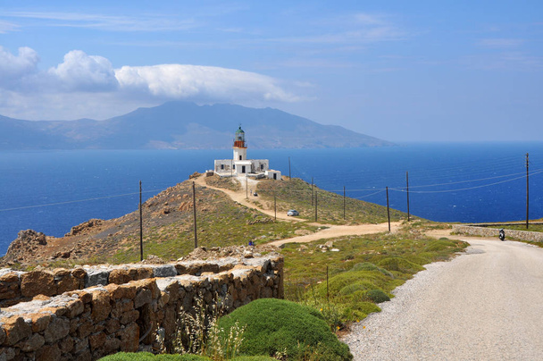 Πύργος εγκαταλελειμμένων φάρο στο ελληνικό νησί της Μυκόνου - Φωτογραφία, εικόνα