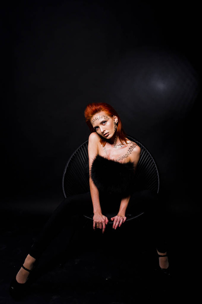 Fashion model red haired girl with originally make up like leopa - Fotoğraf, Görsel