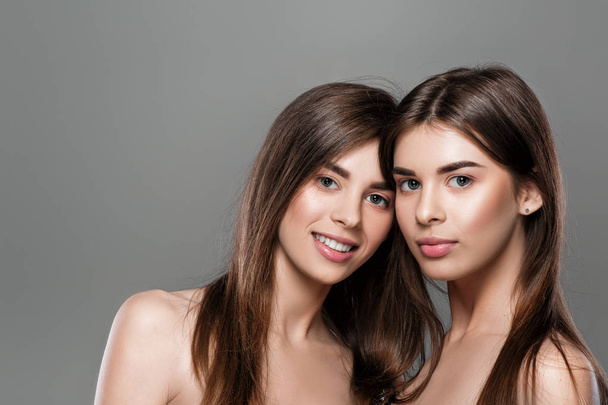twins women with perfect skin and natural make-up - Foto, imagen
