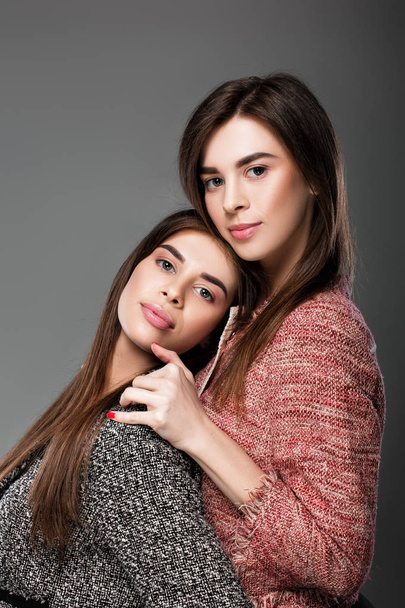 twins women with  natural make-up - Foto, afbeelding