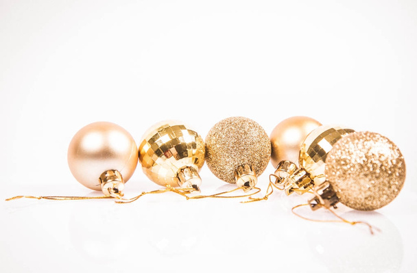 Christmas balls on white background, with space for your text - Foto, Bild