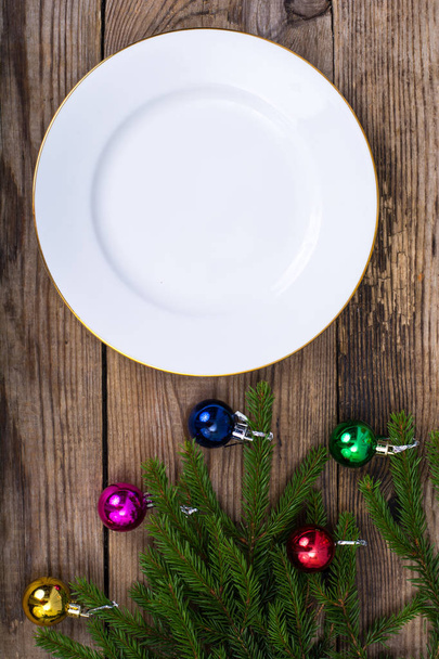 Рождественский ужин на заднем плане с деревенскими украшениями стола. Вид сверху
 - Фото, изображение