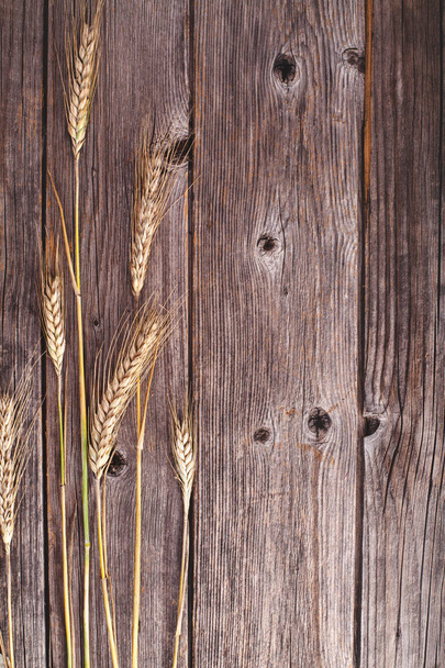 Ears of rye on the rustic wooden background - Fotoğraf, Görsel