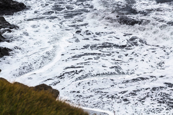 İzlanda'daki Vik I Myrdal village yakınındaki Ocean surf - Fotoğraf, Görsel