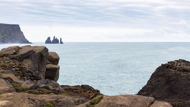 rantaviivaa Kirkjufjaran rannan lähellä Islannissa
 - Valokuva, kuva