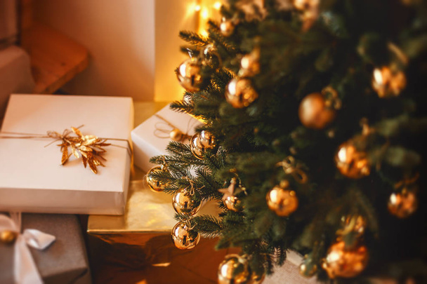 Lovely christmas tree with beautifuly packed presents boxes under it - Fotoğraf, Görsel