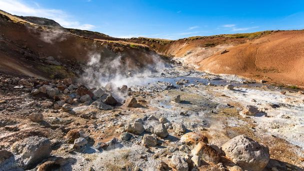 Krysuvik エリア、アイスランドの酸性泉 - 写真・画像