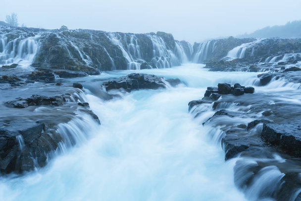 Пейзаж с водопадом Бруарфосс в Исландии
 - Фото, изображение