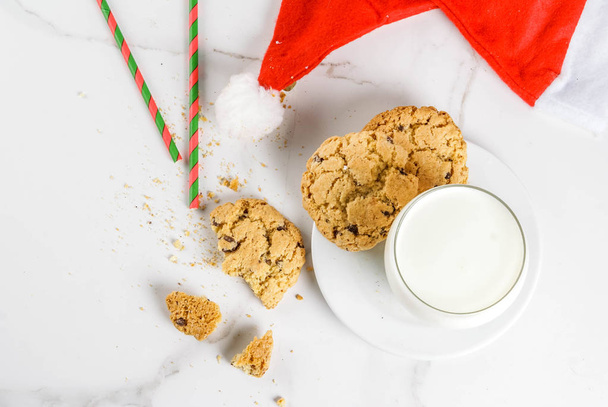 mléko a soubory cookie pro santa claus - Fotografie, Obrázek