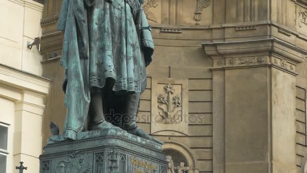 Dönthető lövés Iv. Károly német-római császár Prague City bronz szobra. - Felvétel, videó