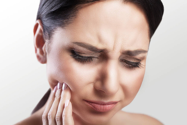 pain. Teeth Problem. Woman Feeling Tooth Pain. Closeup Of A Beau - Foto, Imagem