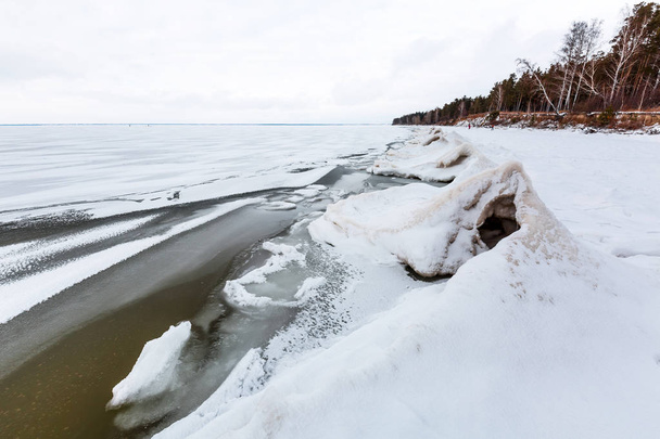 Snow-ice pyramid after freeze-up at the Novosibirsk reservoir Ob . The river Ob, Novosibirsk oblast, Siberia, Russia - 写真・画像