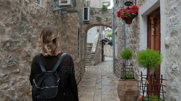 Woman while traveling with interest looks at narrow streets. - Footage, Video