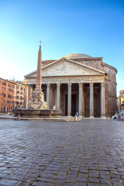 Ősi római Pantheon templom, elülső kilátás - Róma, Olaszország - Fotó, kép