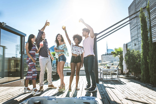 Friends partying on a rooftop - Foto, Imagen