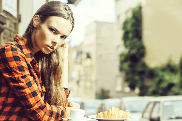 Pretty girl in cafe - Fotografie, Obrázek
