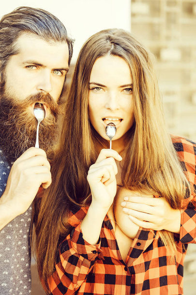 young couple with tea spoon - Valokuva, kuva