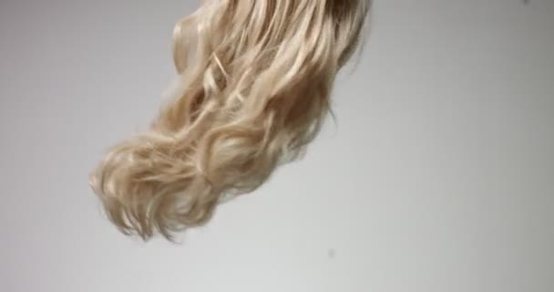 Schütteln der blonden Haare - Filmmaterial, Video