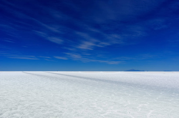 Salt Flats in Salar de Uyuni Desert Altiplano Bolivia - Фото, зображення
