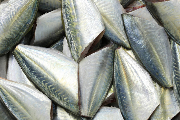 Сырой Bigeye Trevally или Dusky Джек рыбы ингредиентов для приготовления пищи
 - Фото, изображение