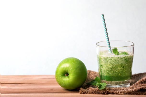  Healthy fresh  green smoothie juice in the glass bottle on wood - Foto, Bild