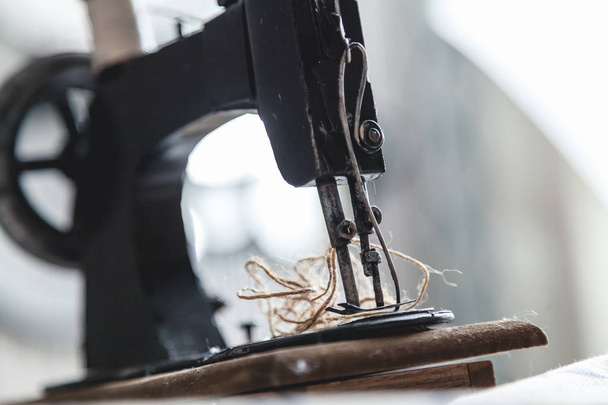 Hand sewing machine closeup - 写真・画像