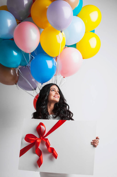Woman with balloons and gift - Φωτογραφία, εικόνα