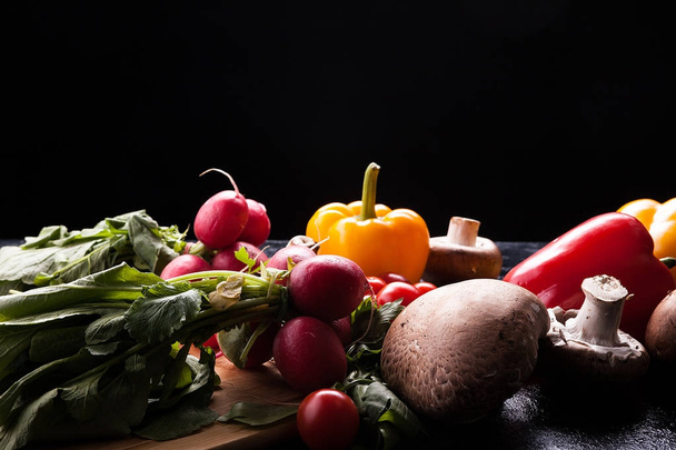 Delicious fresh vegetable on dark wooden background - Foto, afbeelding