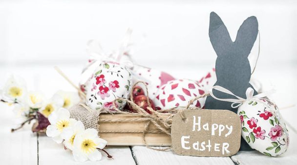 Osterstillleben mit Eiern und Kaninchen - Foto, Bild