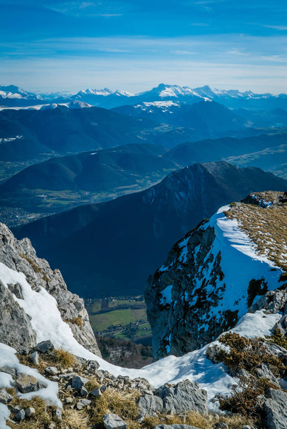 Grenoble valley gezien vanaf de top - Foto, afbeelding