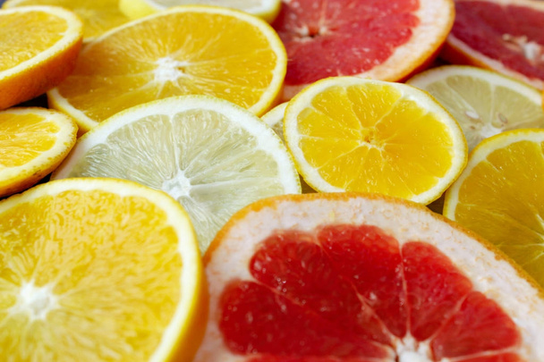 Toronja de naranja y limón cortados
 - Foto, imagen