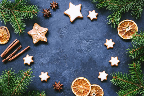 Christmas frame with gingerbread cookies and fir tree - Fotó, kép