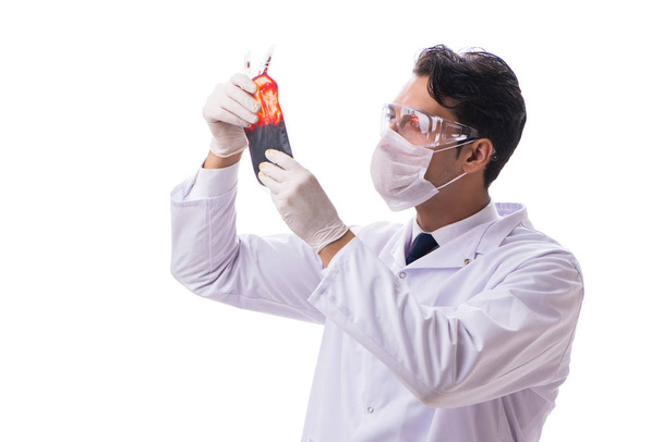 Lekarz w koncepcji oddawania krwi izolowany na białym - Zdjęcie, obraz