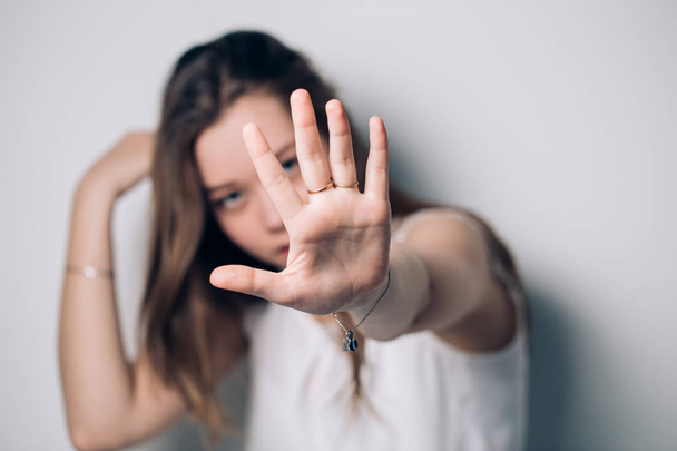 Woman showing stop gesture - Foto, Bild