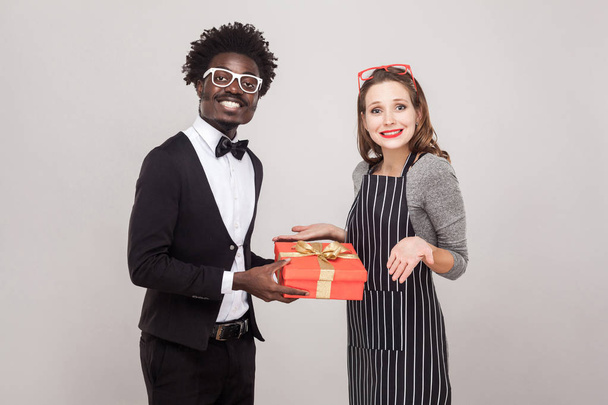 Businessman gives woman a gift  - Foto, afbeelding