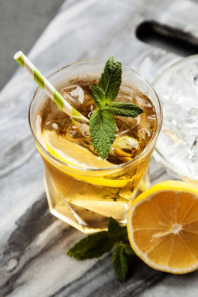 Ice tea with lemon and mint - Φωτογραφία, εικόνα
