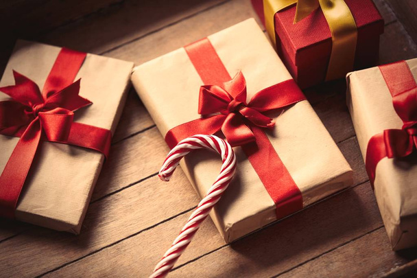 Γλειφιτζούρι και χριστουγεννιάτικα κουτιά δώρου  - Φωτογραφία, εικόνα