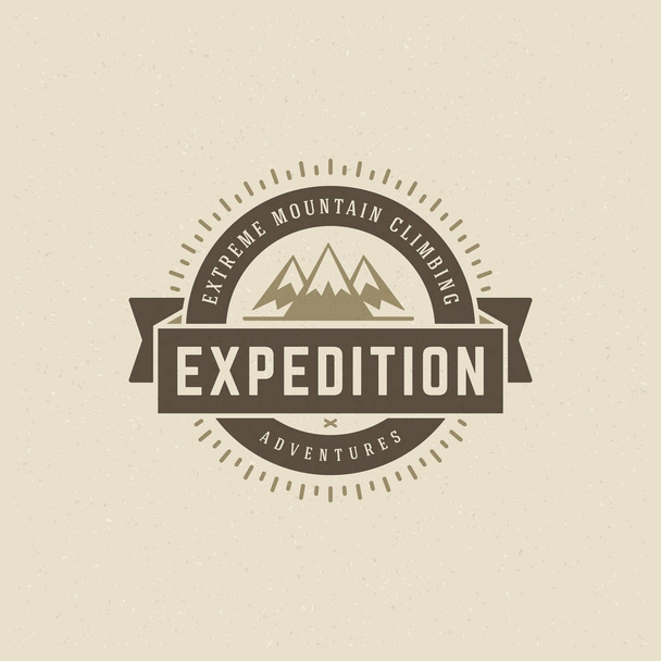 Berge Logo Emblem Vektor Illustration. Outdoor-Abenteuer-Expedition, Berge Silhouette Shirt, Druck Stempel. Vintage Typografie Abzeichen Design. - Vektor, Bild