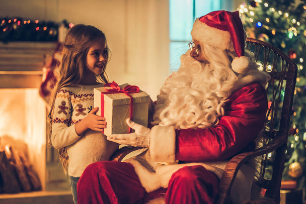 Girl with Santa Claus - Foto, afbeelding